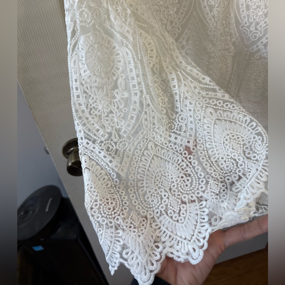 Cupcakes & Cashmere White Bell Sleeve Embroidered Dress - Small - NEW! - Picture 7 of 12